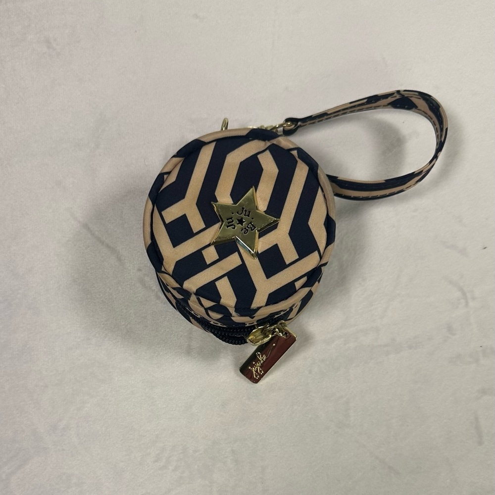 Ju-Ju-Be Navy and Beige Round Paci pod